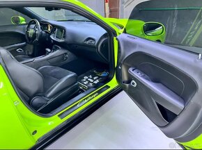 Dodge Challenger SRT 6,4 scat pack - 12