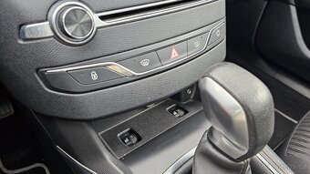 Peugeot 308, 2,0 HDi 110 kW PANORAMA - 12