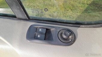 Opel vivaro 9 míst rok 2014 - 12