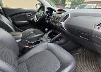 Hyundai ix35 2.0-4x4-TAŽNÉ 2t-POLOKŮŽE - 12