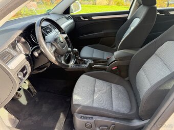 ŠKODA SUPERB KOMBI 2011 2.0TDI AMBITION - 12