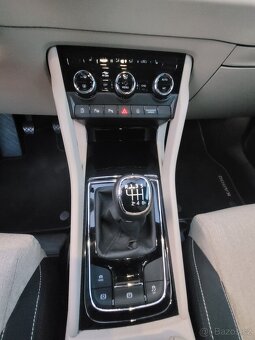 ŠKODA KAROQ STYLE+ VYHŘÍVANÉ SKLO - 12