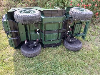 Dětské elektrické auto Jeep 4x4 pro tři děti - 12