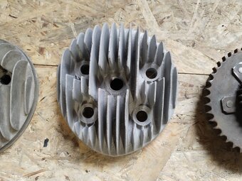 Jawa 250 pérák - díly motoru - 12