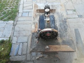 STARÝ ŠICÍ STROJ SINGER - 12