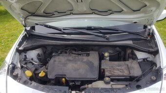 Prodám,Renault Clio combi benzín 1,2 55kw r.v.2012 - 12