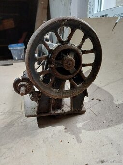 staré šicí stroje k renovaci - 12