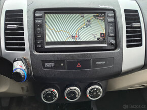 Citroën C-Crosser 2.2 HDI 1.MAJ.ČR 4X4/7MÍST/NAVI/KŮŽE/TAŽNÉ - 12