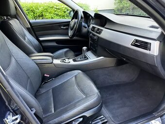 BMW E91 320i 110kW Kůže Navi Automat Panorama ALU R17 - 12