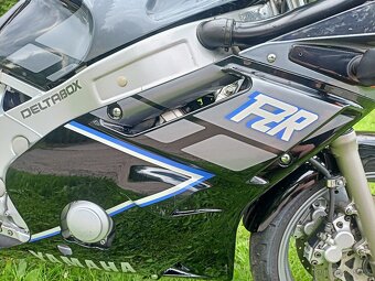 Yamaha FZR 600 - 12