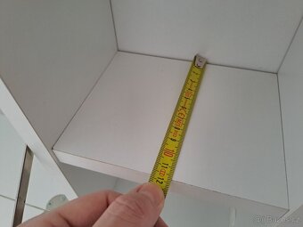 bílá závěsná skříňka - domácí kancelář - 12