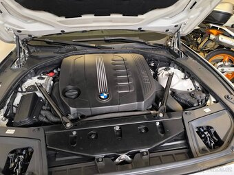 BMW F11 530d automat - 12
