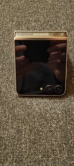 Galaxy Z Flip5 Maison Margiela PARIS 8GB/512GB - 12