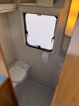 Adria Adora 462 PH 2005 se stanem a pevnou postelí - 12