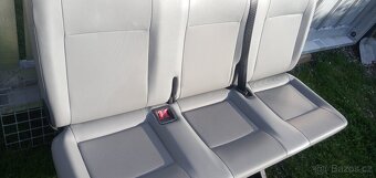 PRODÁM ZADNÍ TROJSEDAČKU DO VW TRANSPORTER T5 ŠEDÁ PĚKNÁ - 12