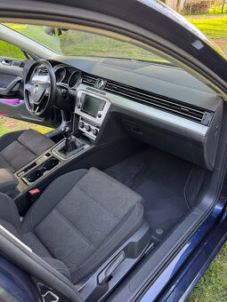 VW Passat B8 2.0 TDi 110 kW 07/2016 2x klíč 2x kola serviska - 12
