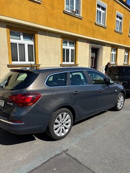 Opel Astra Sport Tourer 2012 - 12