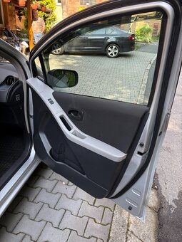 Toyota Yaris - 12