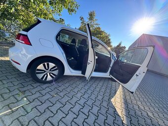 E-GOLF 36kWh, dojezd 266 km, 57tys.km - 12