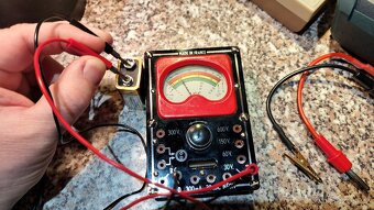 Historický analogový francouzský multimetr VOC - 12