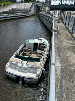 Motorový člun CHAPARRAL 2135SS - 12