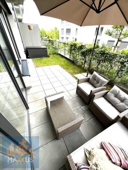 Pronájem moderního bytu 2+kk (56,6 m2) s předzahrádkou a ter - 12