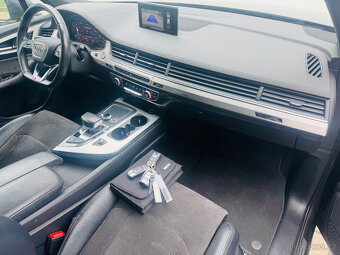 Krásná AudiQ7, 3,0 TDi200 kw1.majitel ČR TOP STAVodpočetDPH - 12