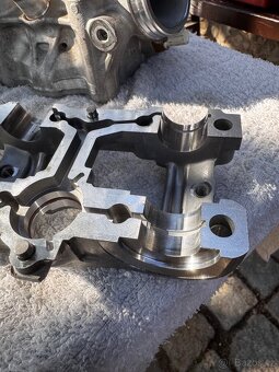 Hlava Husqvarna FC 250 2025 - 12