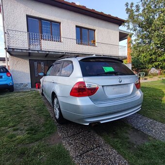 BMW  318d Tour 90kw - 12