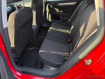 Volkswagen Passat B7 kombi 2.0 TDI 103 KW DSG - 12