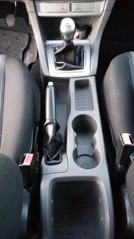 Prodám Ford Focus kombi, r.v. 2008, 1.6 benzín (74kW) - 12