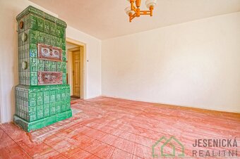 Rodinný dům se zahradou v obci Uhelná - 12