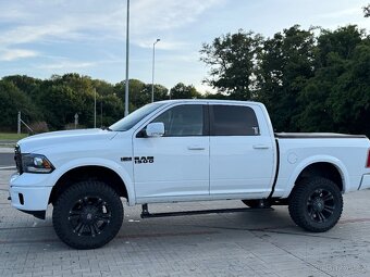 Dodge Ram 1500 Laramie Crew Cab - 12