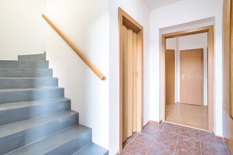 Troubky RD 7+2  240m2, zahrada 800m2 - 12