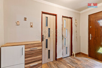 Prodej rodinného domu, 1061 m², Úžice, ul. Školní - 12