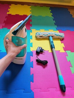 Leifheit set Vysavač na okna (hubice 28 cm), mop, tyč 50 cm - 12