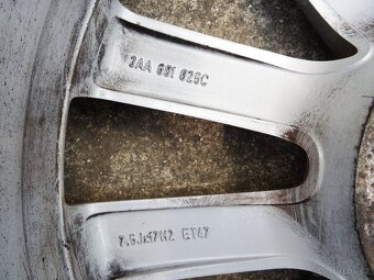 Orig kola VW Passat 7,5Jx17 ET47 5x112 235/45R17 - 12