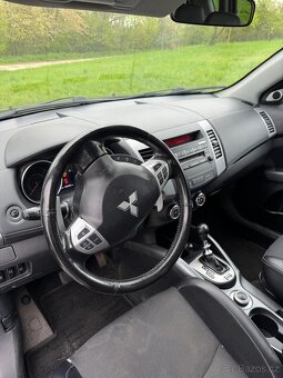 Mitsubishi Outlander - 12