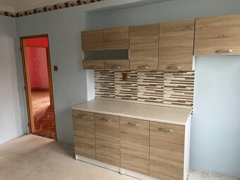 Prodej RD dvě bytové jednotky 3+1 s garáží a sklepem v Potšt - 12