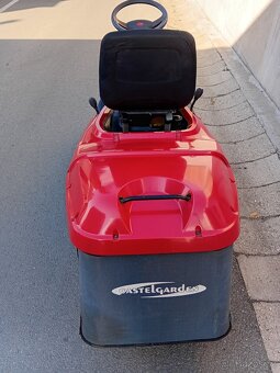 Prodám zahradní traktor Castelgarden XF130 12.5Hp - 12