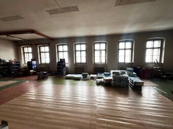 Prodáme obchodní prostory a sklady  v centru Letohradu - 12