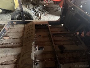 Tatra 603-2 r.75 - hola karoseria + 4x-dvere komplet+kufor Z - 12