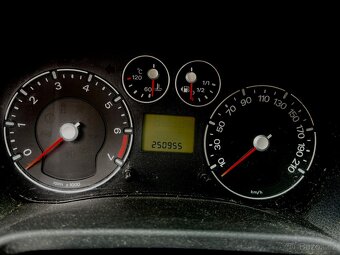 Ford Fiesta 1.3i 51kW, r.v.2007, najeto 250.000 km - 12