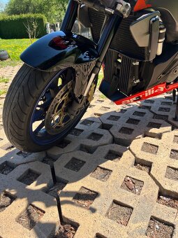 Aprilia Tuono - 12