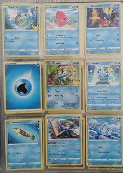 Pokemon karty v albu - 12