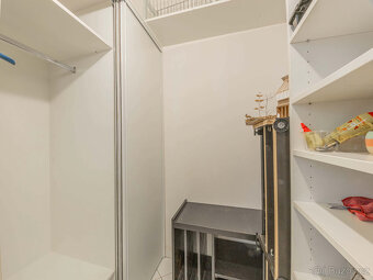 Moderní světlý byt 2+kk (51 m²) s lodžií a garážovým stáním, - 12