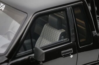 Toyota Hilux SR5 1985 1:18 OttoMobile - 12