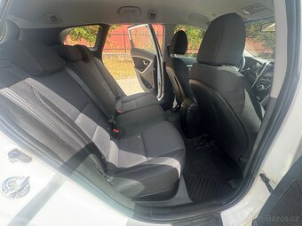 Hyundai i30, 1.6 GDI Bezin 88 KW Ojeté, 10/2016 - 12