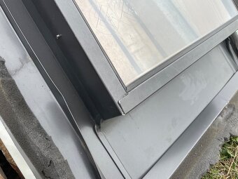 Střešní okno značky Roto - 12