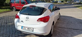 Prodám Opel Astra J  2014 - 12